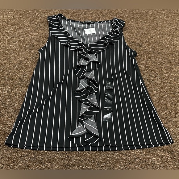 NWT!! Banana Republic Women’s black white sleeveless stripe tank top blouse XS - Picture 1 of 3